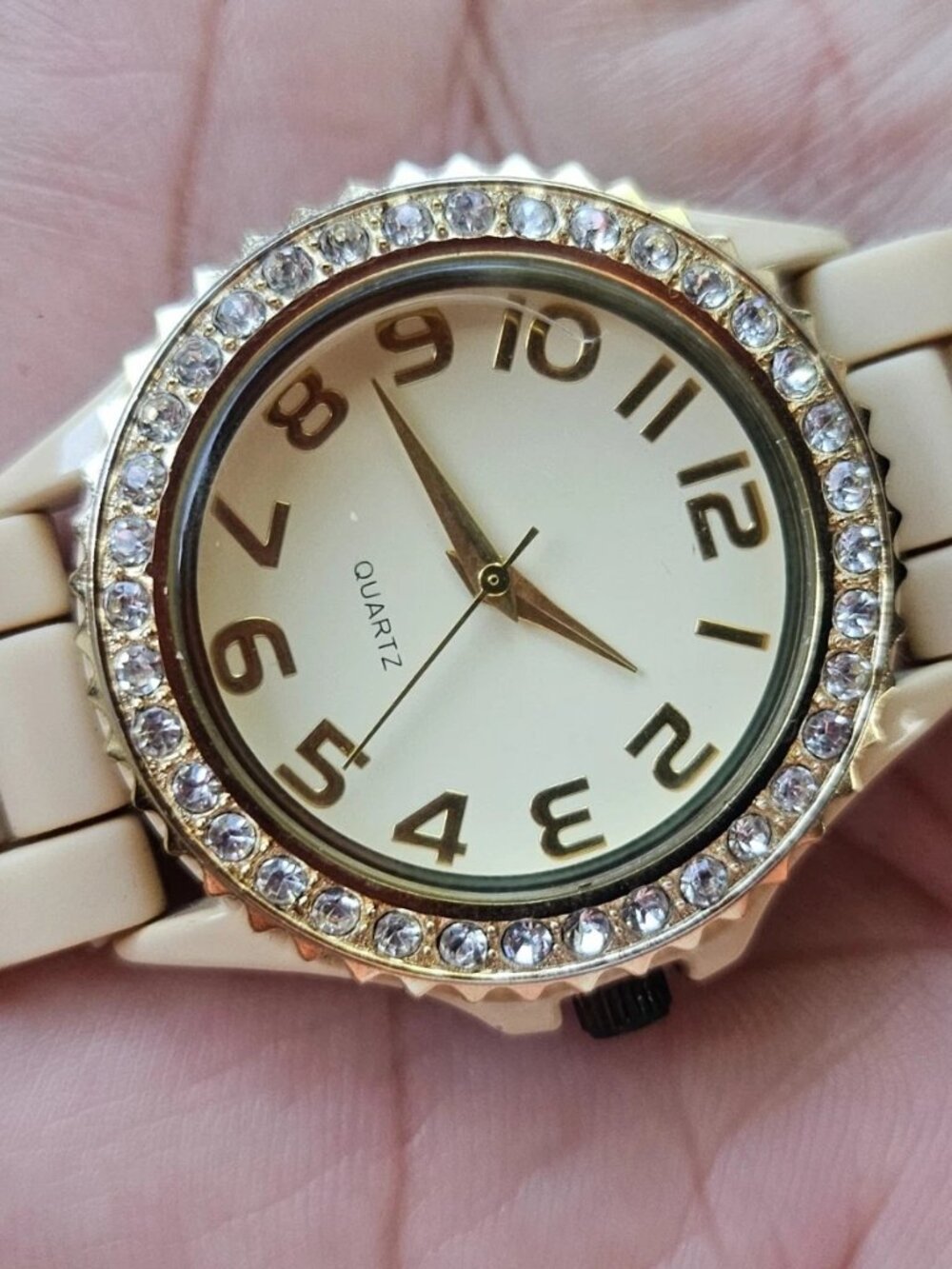 Unisex Wristwatch Beige Rubber Strap Analog Quartz Gold Tone Numbers Watch